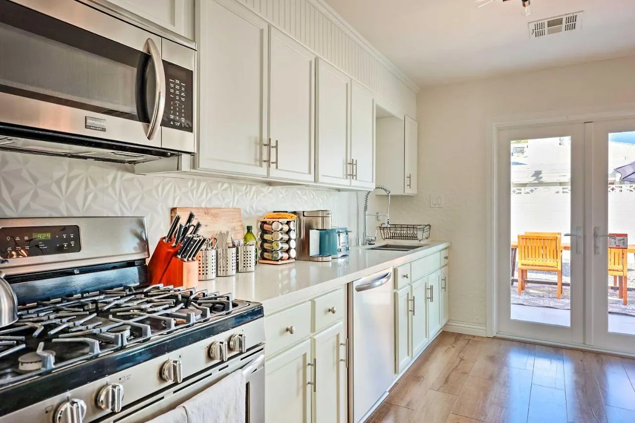 Palm Springs Home With Private Patio Less Than 4 Mi To Dtwn!
